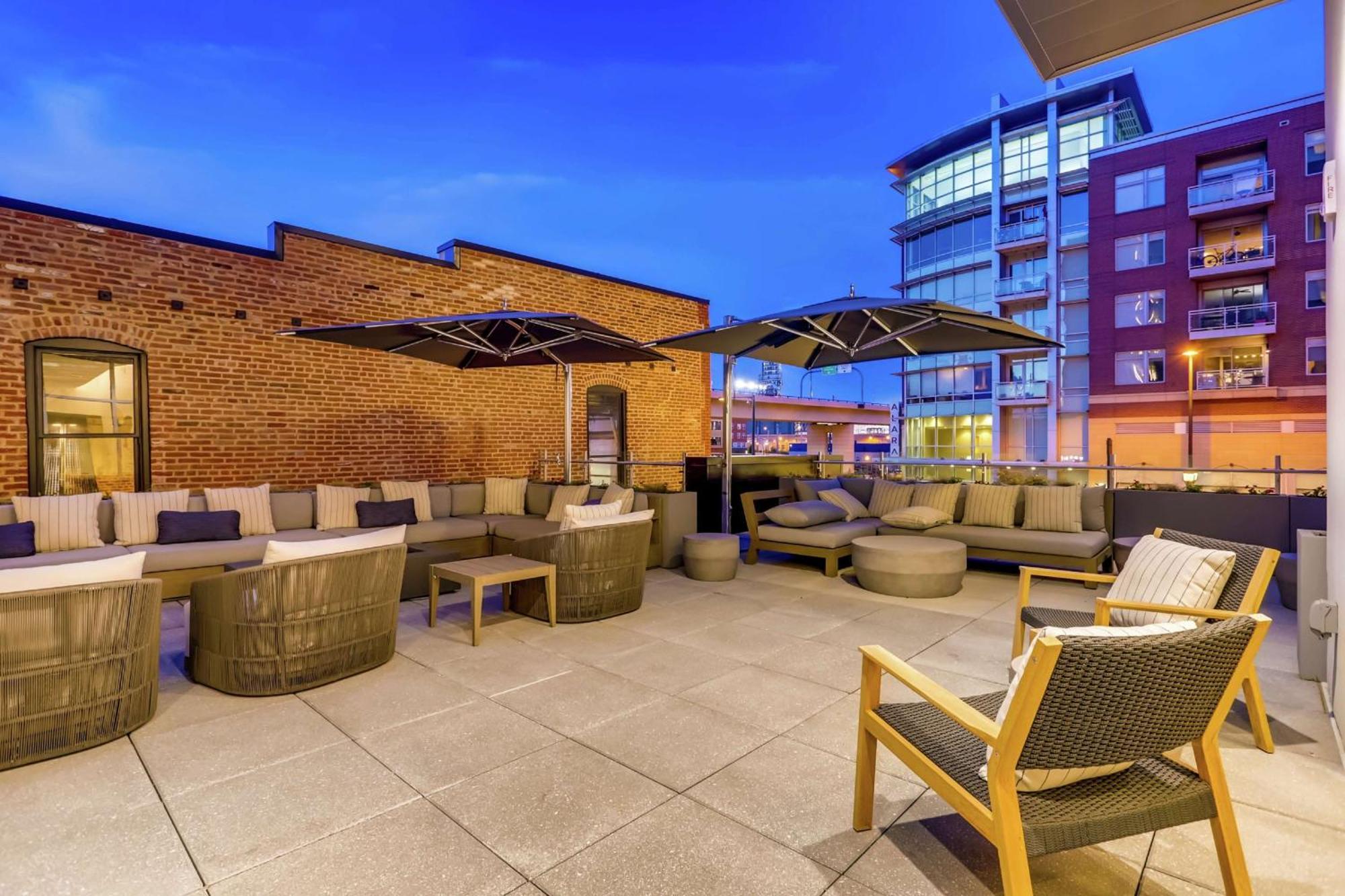 Hilton Garden Inn Denver Union Station Экстерьер фото